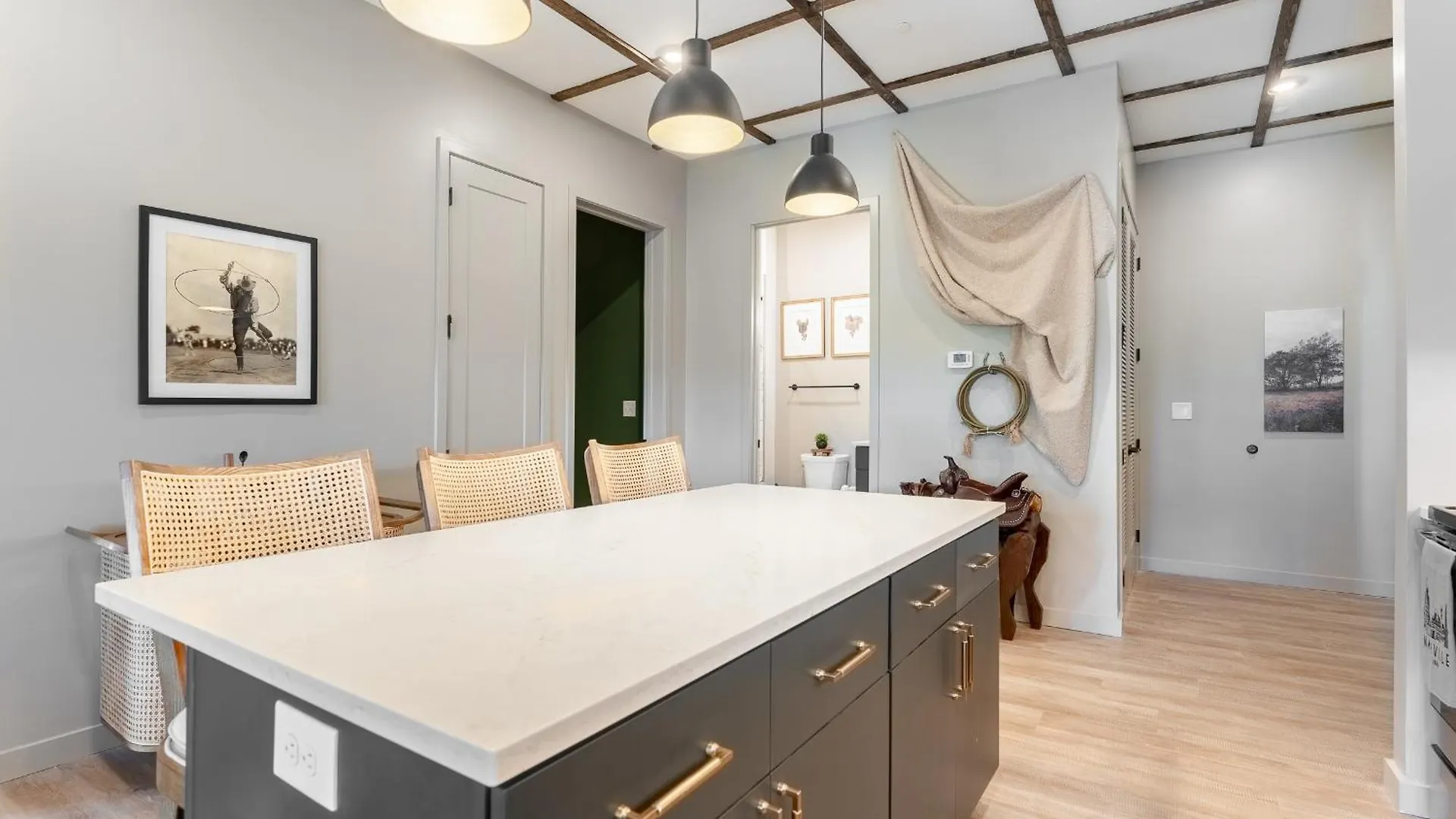 The Western Wing By Stay Local Nashville 0*,  ABD