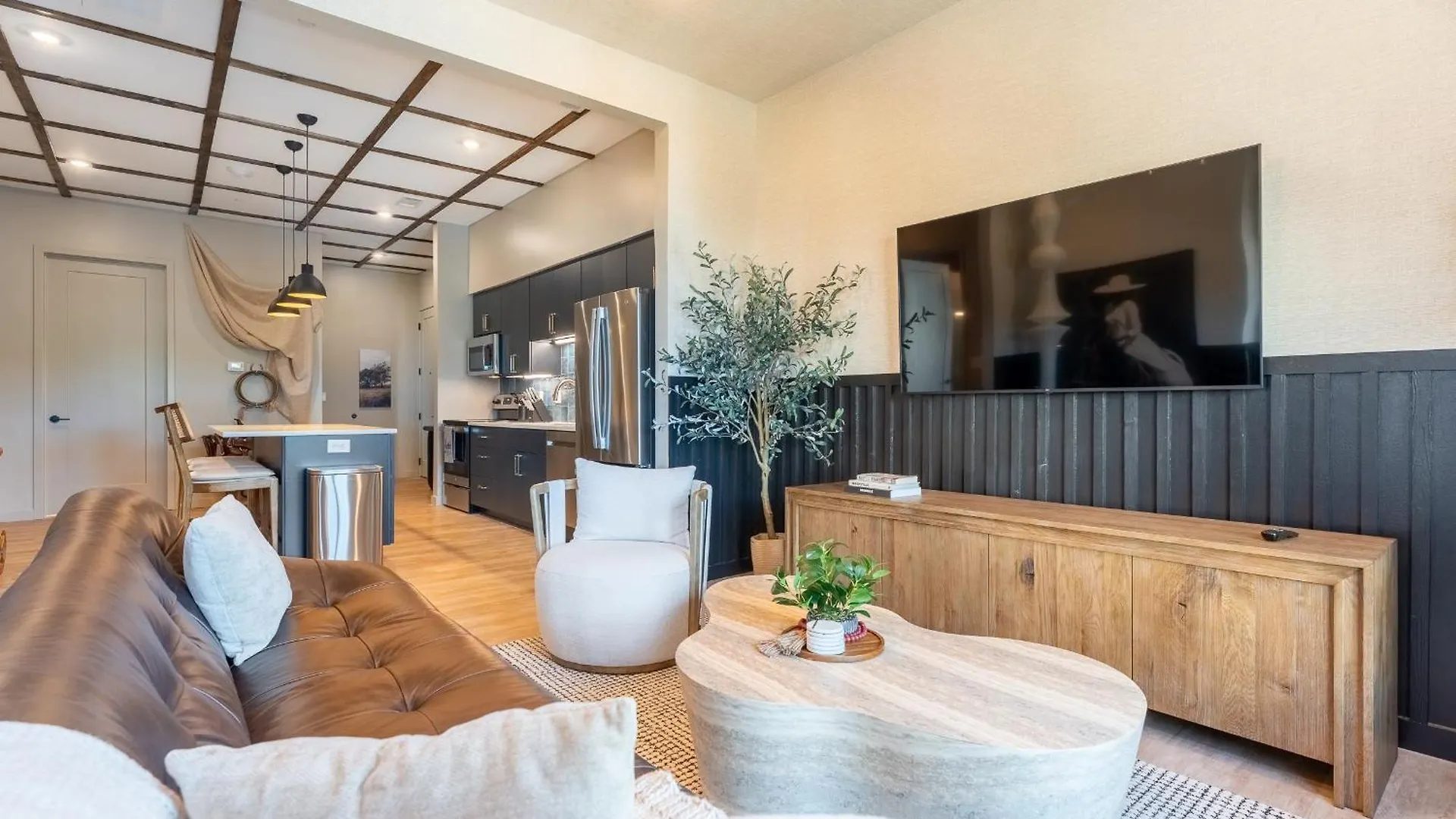 The Western Wing By Stay Local Nashville